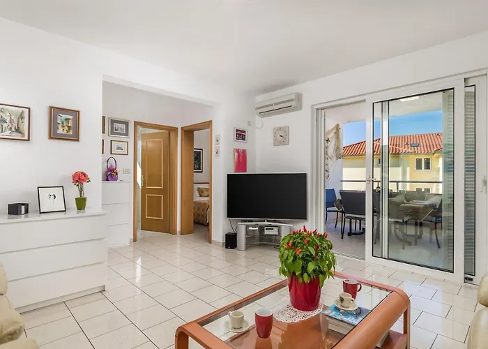 Pole Apartment Malinska