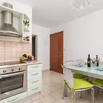 Pole Apartman *