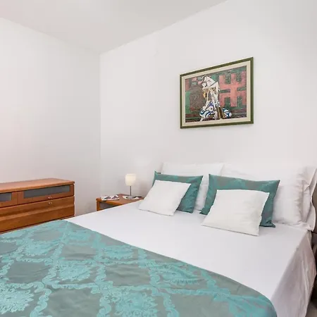 Apartman Pole